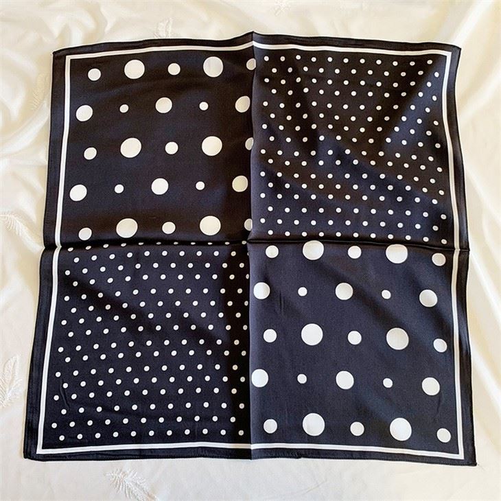 100% Mulberry Silk Square Satin Scarf Manufacturers