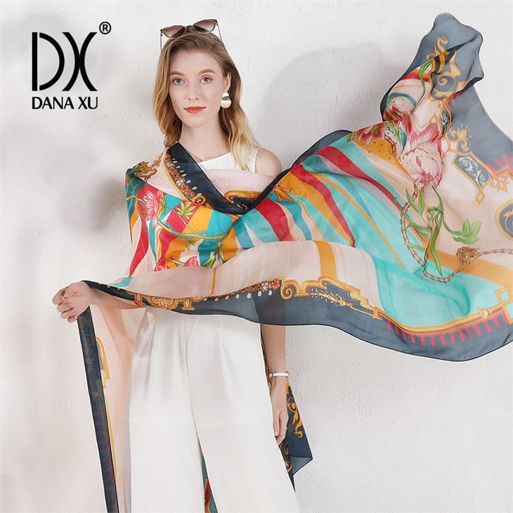 Digital Print Ladies′ Silk Square Scarf