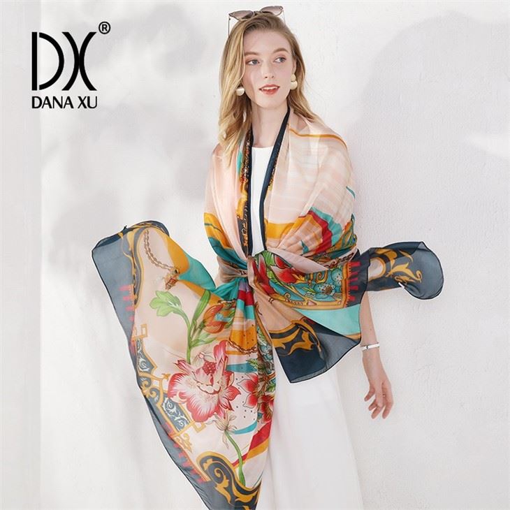 Digital Print Ladies′ Silk Square Scarf factory