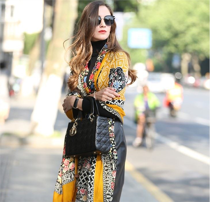 Exquisite Canary Wool And Cashmere Wrap