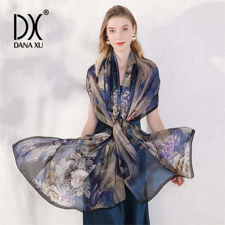 Ladies Fashion Printed Silk Square Scarf Manufacturers