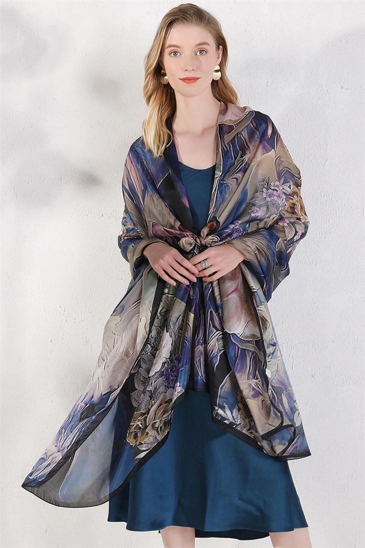 wholesale Ladies Fashion Printed Silk Square Scarf