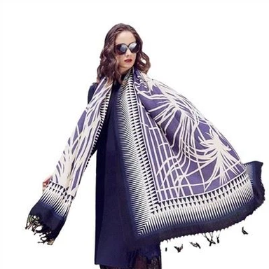 Featherlight Cashmere Scarf With Lace Flowers