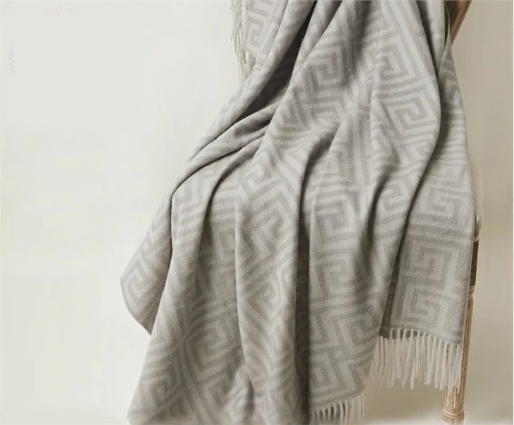 Pure Wool Blanket Winter Thickened Jacquard Warm Home Travel Wool Blanket