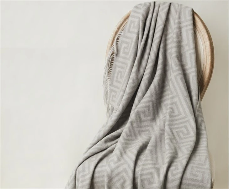Pure Wool Blanket Winter Thickened Jacquard Warm Home Travel Wool Blanket